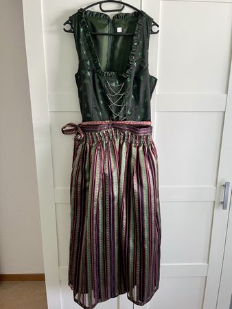 Dirndl lang grün mit grün-rosé Schürze, Grösse 44