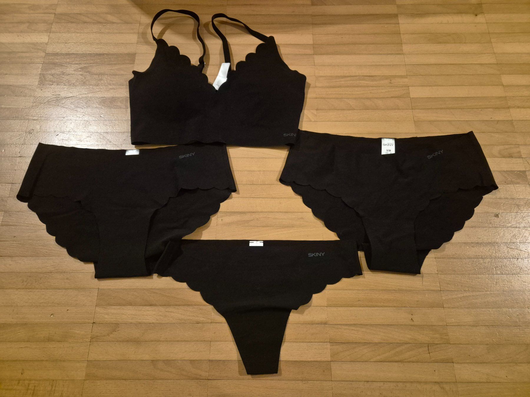 Altra biancheria intima: Skiny Bustier, 2 Panties, 1 String, Gr. S – Nuovo (secondo la descrizione) da Bern venduto da grisu_79