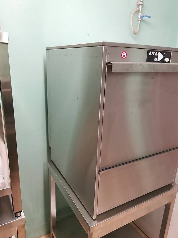 Lavastoviglie: Lave-vaisselle professionnel ADLER, avec table inox. – Usato da St-Aubin FR venduto da sme_nw6w 1