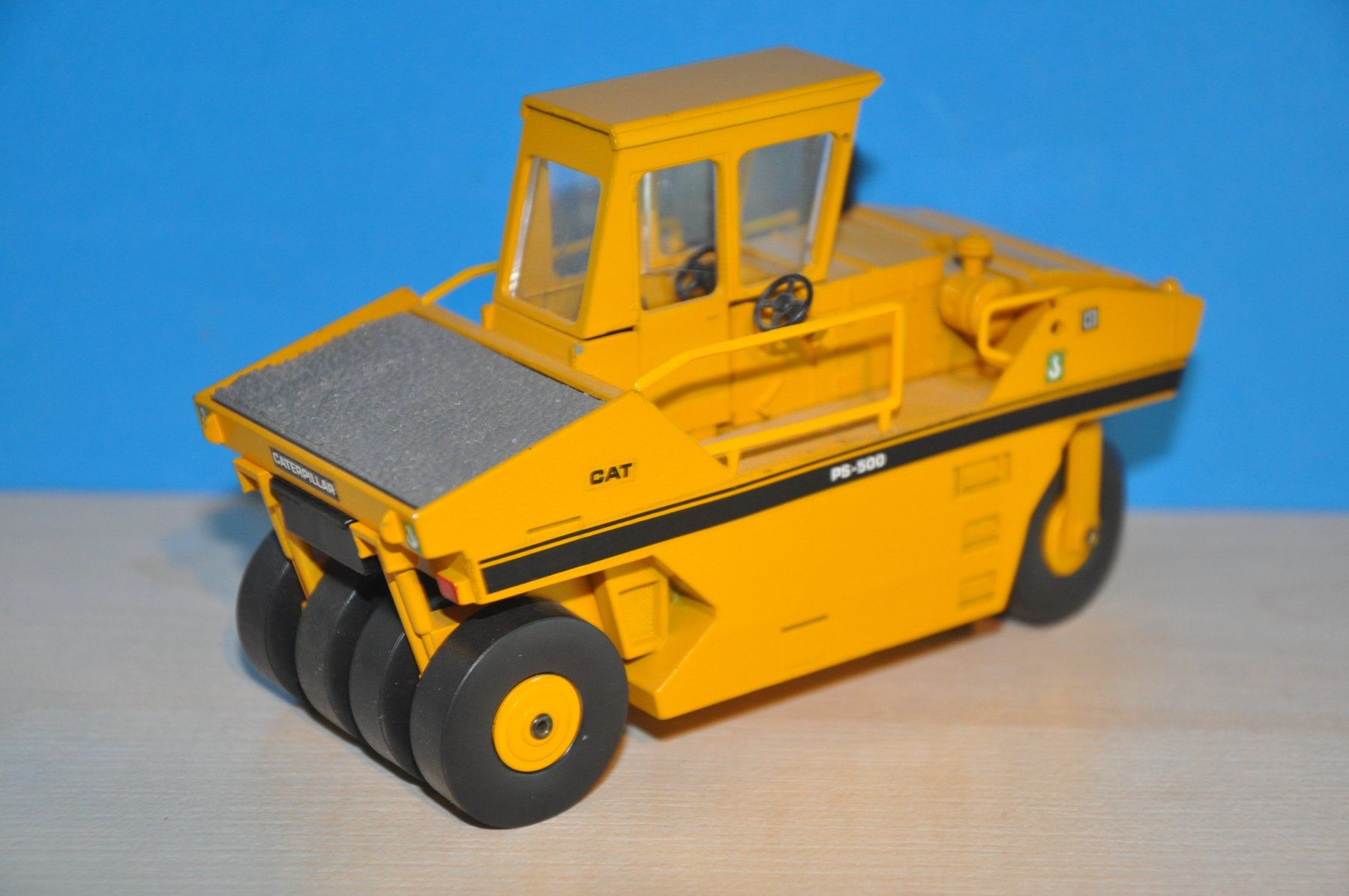 Conrad Modellbausätze & Standmodelle: CAT PS 500 Pneuwalze – Gebraucht aus Mitlödi von worker04 2