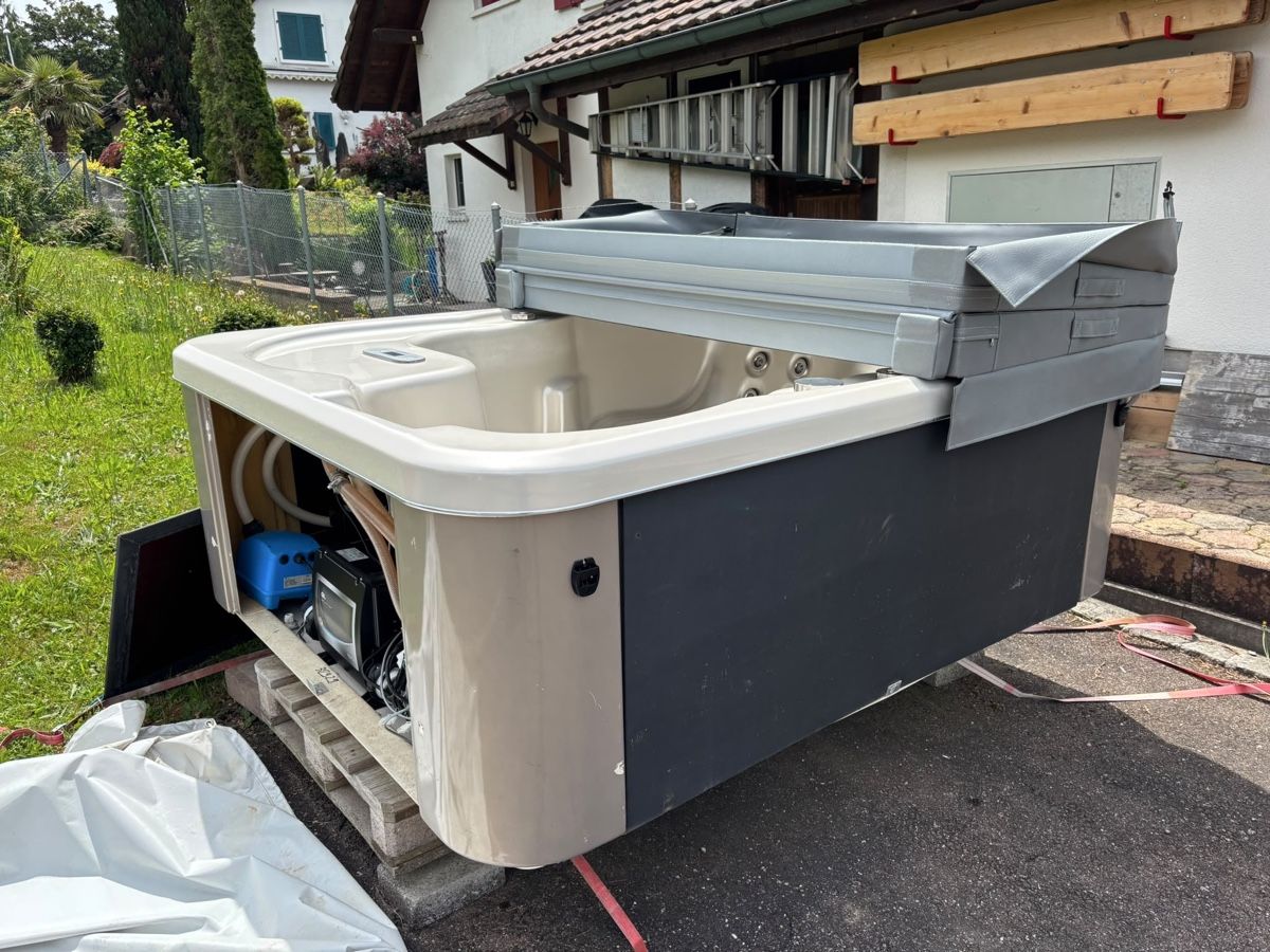 Bains à remous: Whirlpool Jacuzzi, Garten, Pool, Servicetechniker, Preis =VB – D'occasion à Breitenbach par Alice_xy 1