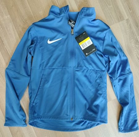 Nike Trainerjacke Gr. 128, neu und ungetragen