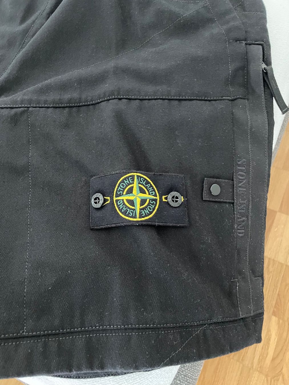 Stone Island Pantaloni: Stone Island Cargo Shorts  Gr. 33 Medium.Neu – Nuovo e nell'imballaggio originale da Basel venduto da zan_kv8p 1