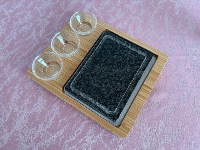 Küchengeräte: Heisser Stein-Set, Bambusbrett 30 x 25 cm – Gebraucht aus Lostorf von Nick1258