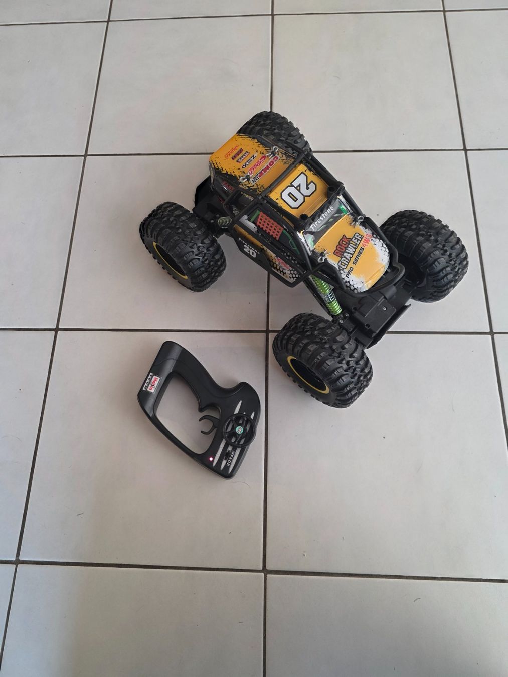 Modellismo RC: elektrisches Auto - inkl. Ladekabel – Usato da Aarwangen venduto da hammett 1