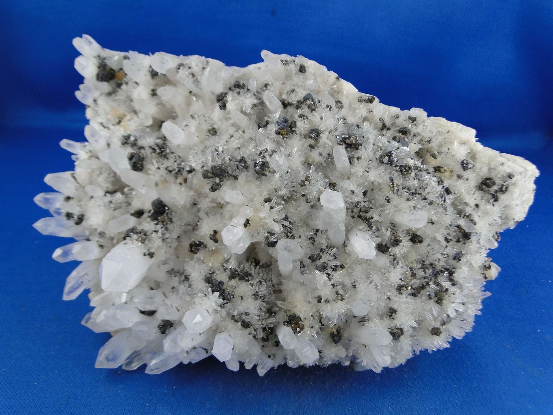 Minerali & Pietre curative: Bournonit mit Sphalerit auf Bergkristall – Usato da Schinznach Bad venduto da Demerald 7