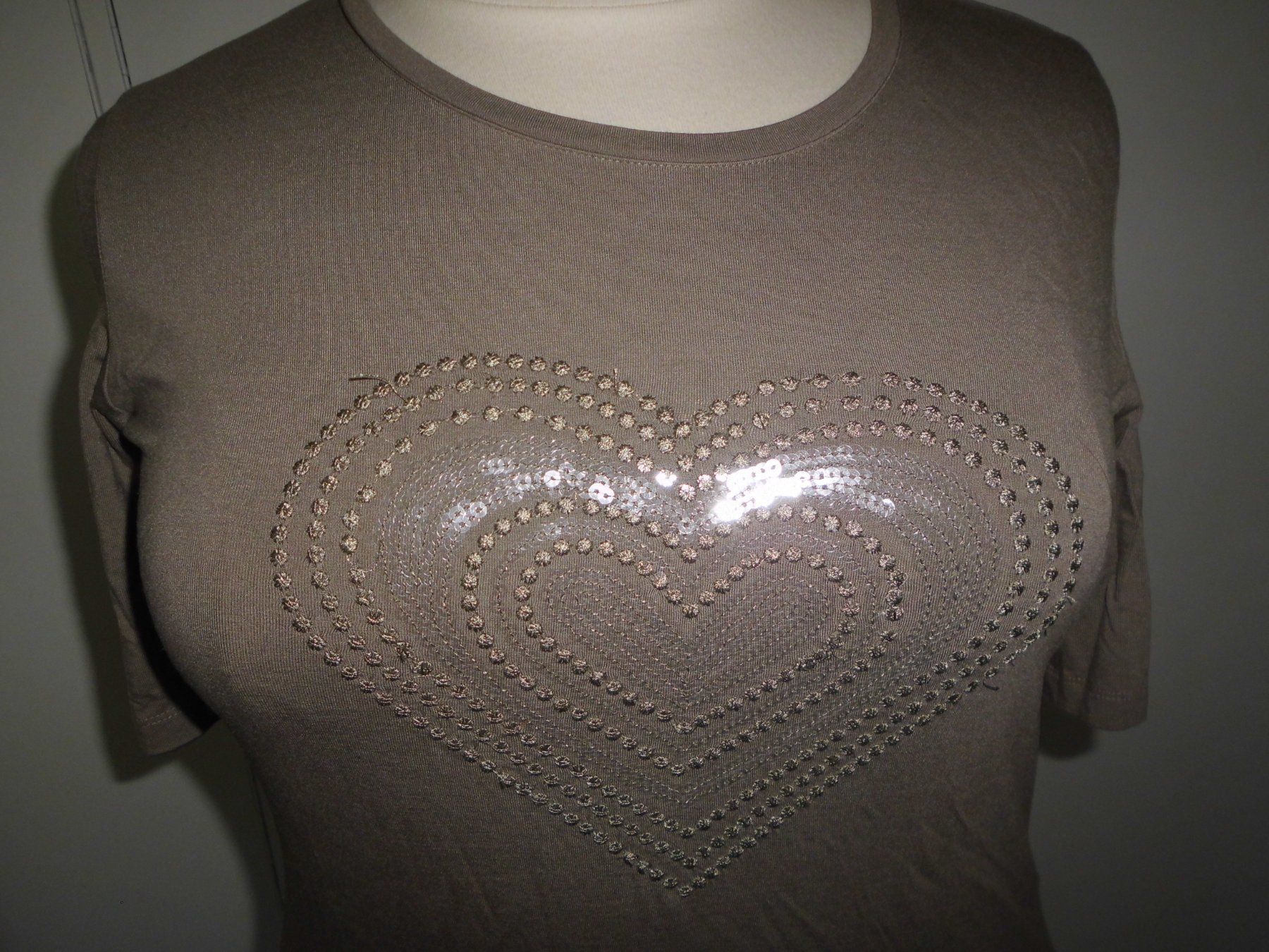 T-shirt: T-shirt kaki T. M – Nuovo (secondo la descrizione) da Marin-Epagnier venduto da Madja 1