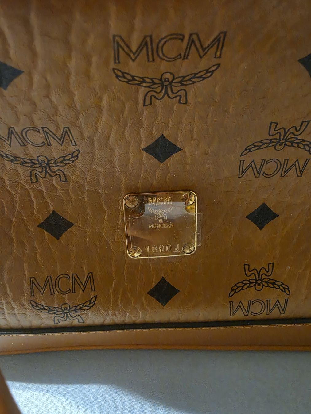 Mcm Sacs femmes: MCM Beuteltasche cognac monogramm Leder NEU – Neuf (Voir description) à Dübendorf par el3mendoloco 1