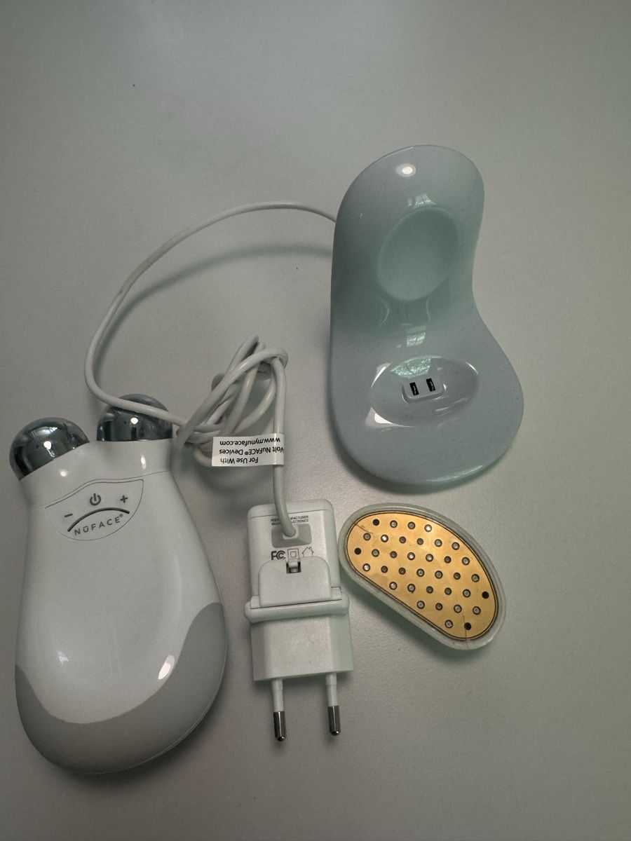 Nuface Cura del viso: NuFace Trinity Facial Toning Device with led light  – Usato da Zürich venduto da Anastasiya_g 1