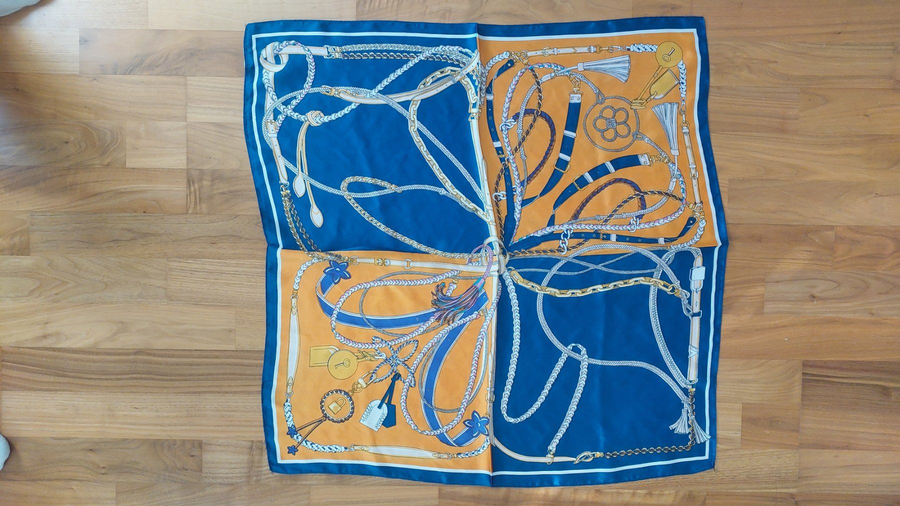 Foulard & Sciarpe: Twilly - Seidenschal - NEU – Nuovo e nell'imballaggio originale da Hittnau venduto da Razorback_1971 1