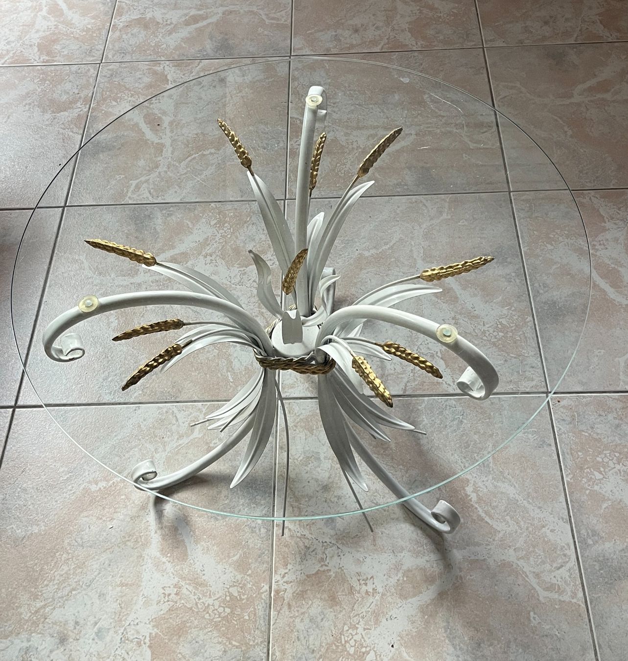 Tavoli: Eleganter Couchtisch, weiss mit Glasplatte – Usato da Sins venduto da jassschnell