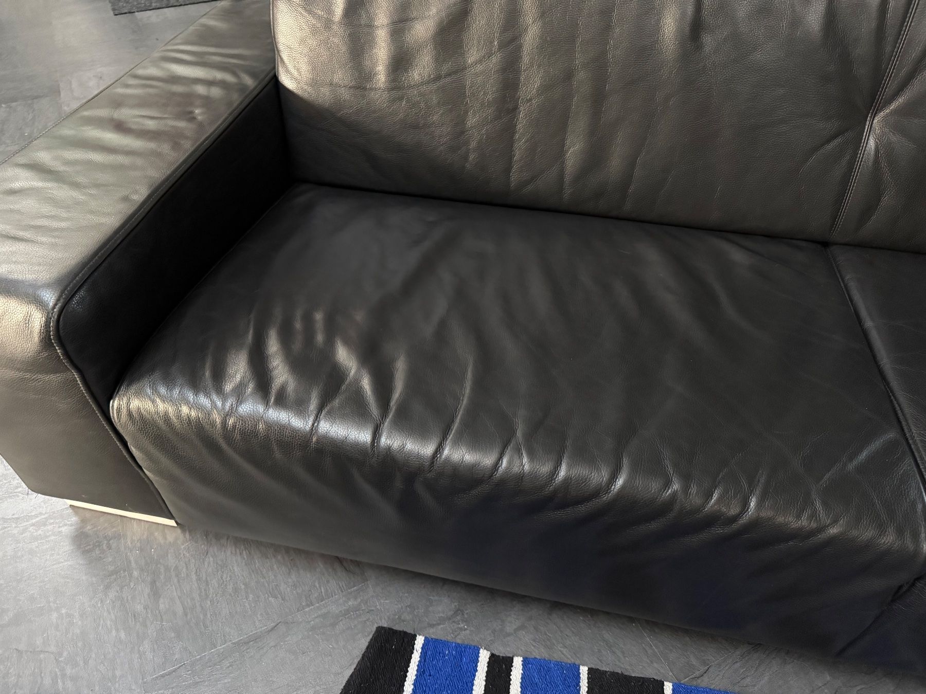 Divani: Minimalistisches Designer Sofa aus schwarzem Echtleder – Usato da Müllheim Dorf venduto da Raphael88swiss 6