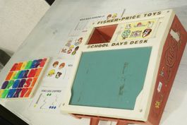 (99) Altes Fisher Price Toys School Days Desk 1972