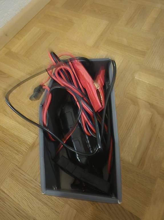 Chargeurs batteries: Batterieladegerät Motorrad – D'occasion à Faoug par FabianRay