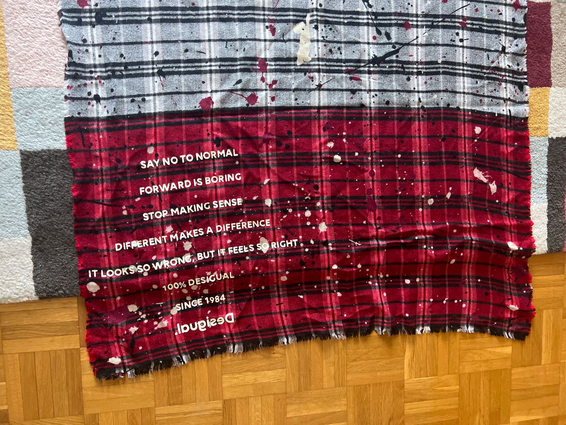 Desigual Foulard & Sciarpe: Schal Desigual – Usato da Winterthur venduto da britsi 3