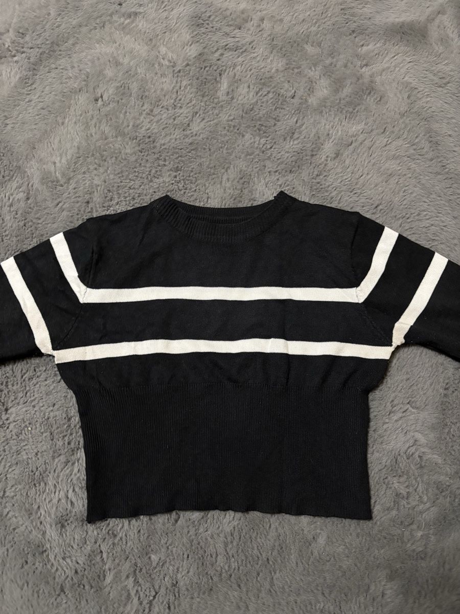 Top: Stylish Striped Knit Top – Usato da Wichtrach venduto da Re_Fit
