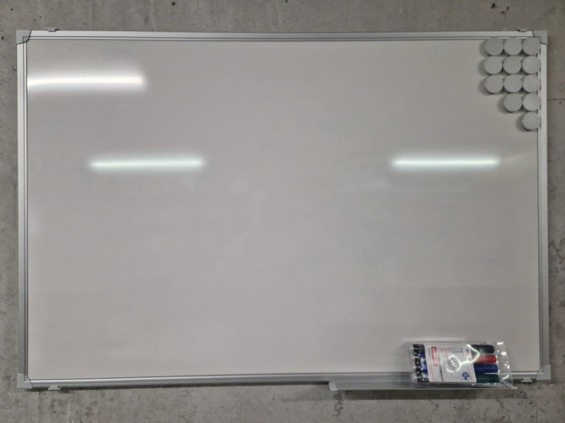 Wandtafeln: Gebrauchtes Whiteboard 90 x 60 cm – Gebraucht aus Cham von Dave63