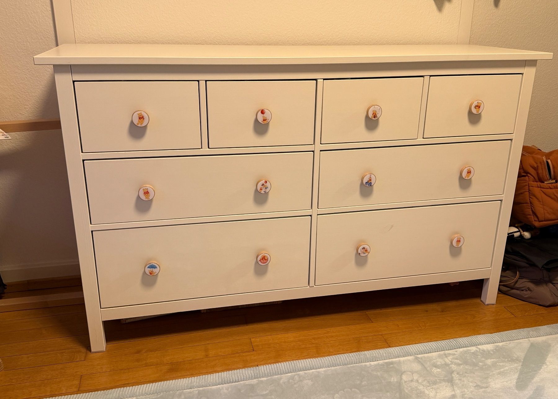 Ikea Cassettiere: Ikea Hemnes Kommode mit 8 Schubladen. Winnie Puuh Knöpfe – Usato da Basel venduto da JHaller