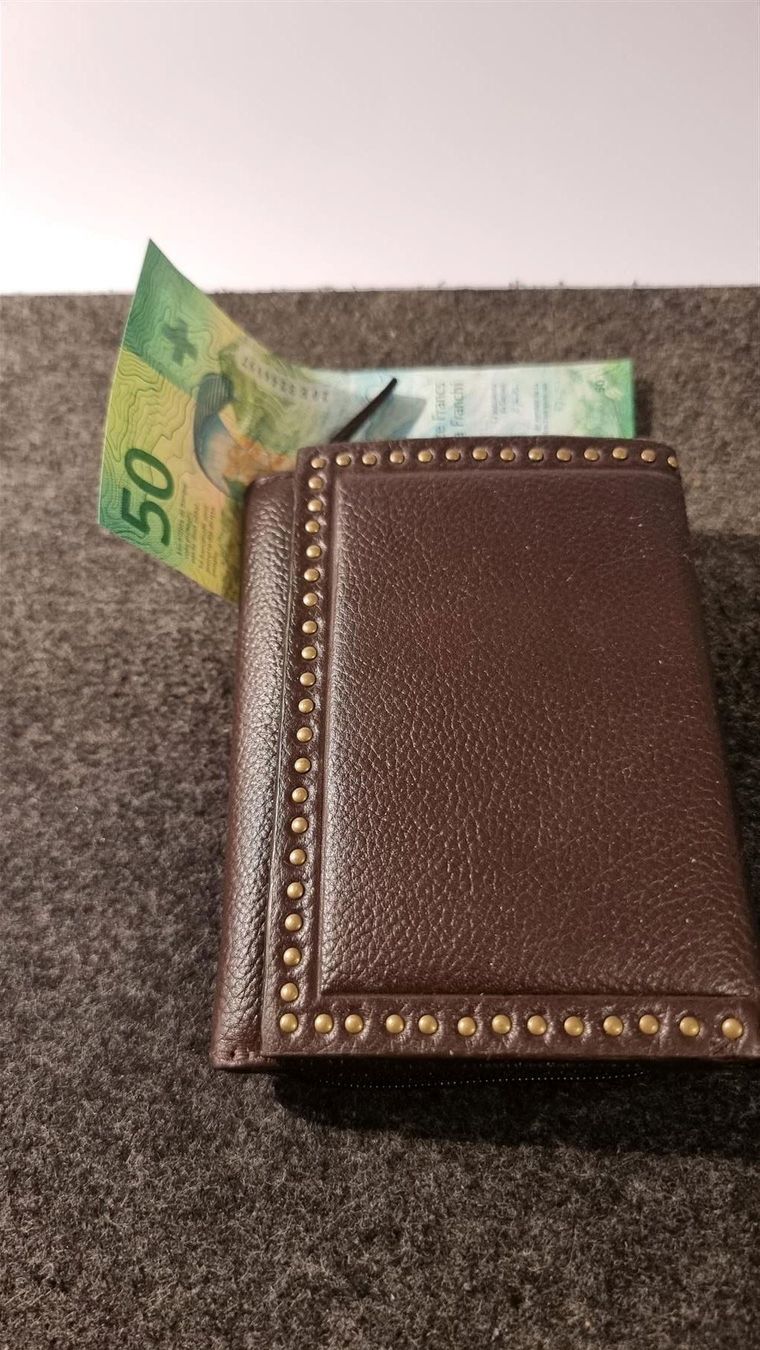 Brieftaschen: Portemonnaie aus Leder braun – Neu (gemäss Beschreibung) aus Rebstein von James-Dean