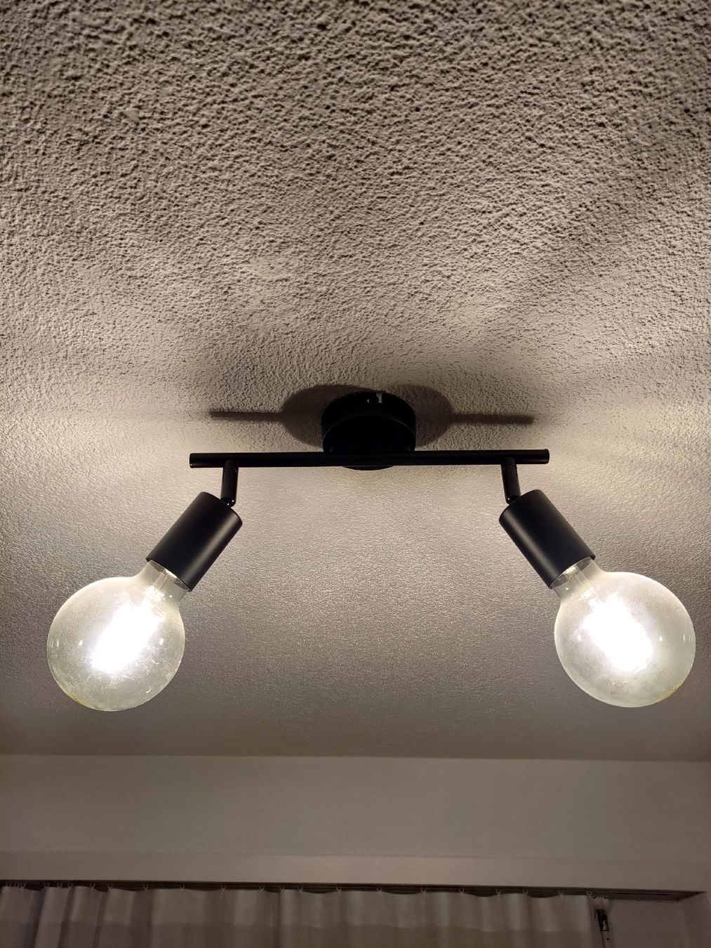 Lampadari & plafoniere: schwarze Lampe mit 2 Glühbirnen – Nuovo (secondo la descrizione) da St. Gallen venduto da zwybler