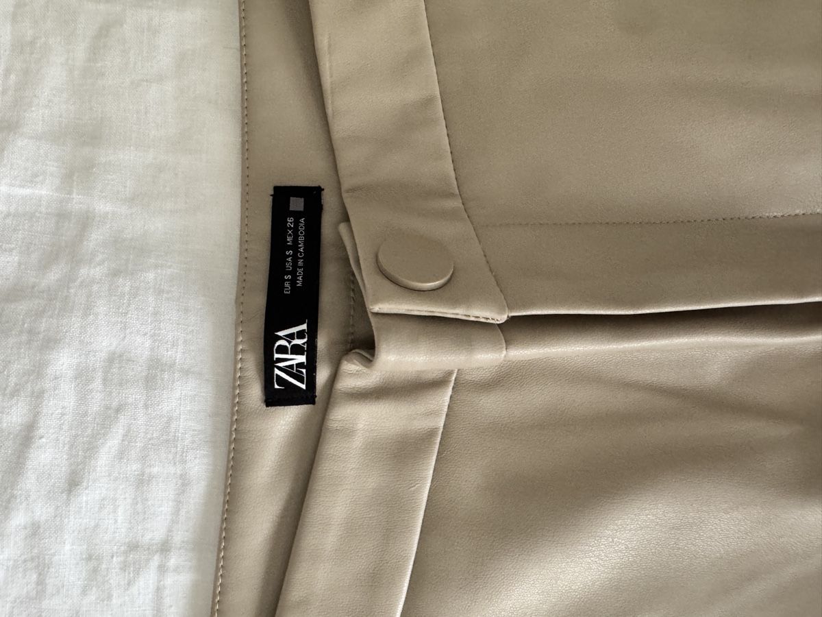 Zara Hosen: Zara beige faux leather pants S – Gebraucht aus Zürich von Lovelyperfumes 1