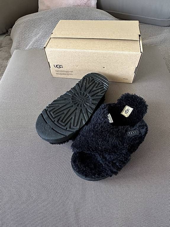 Scarpe da donna: UGG Pantoletten / Hausschuhe Gr. 39 – Usato da Stäfa venduto da DearDarling 3