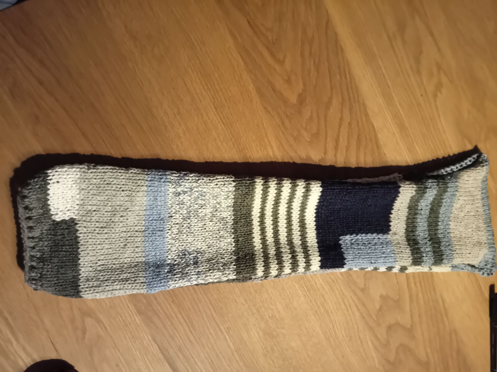 Foulard & Sciarpe: Gestrickter Schal mehrfarbig patchwork ,neu, handabeit – Nuovo (secondo la descrizione) da Burgdorf venduto da carodesign1 1