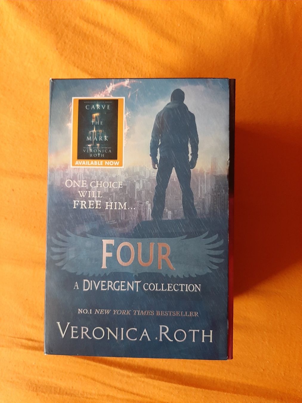 Livres: Veronica Roth: The Divergent Set, 4 Bücher - Englisch – D'occasion à Basel par kouki51 4