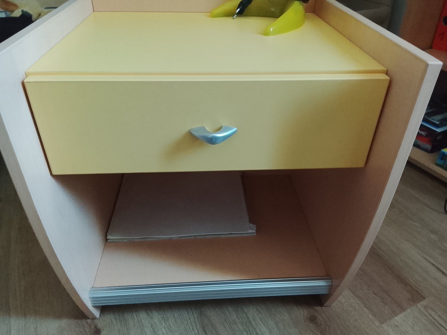 Pfister Comodini: Table de chevet pour enfant Pfister – Usato da Chavornay venduto da didou2009 1