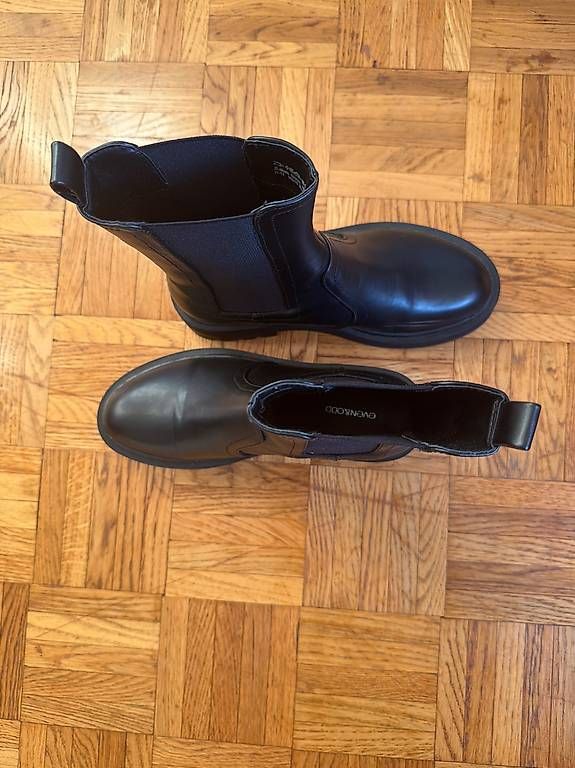 Chaussures femmes: Bottines  – D'occasion à La Tour-de-Peilz par pil_j6nr 1