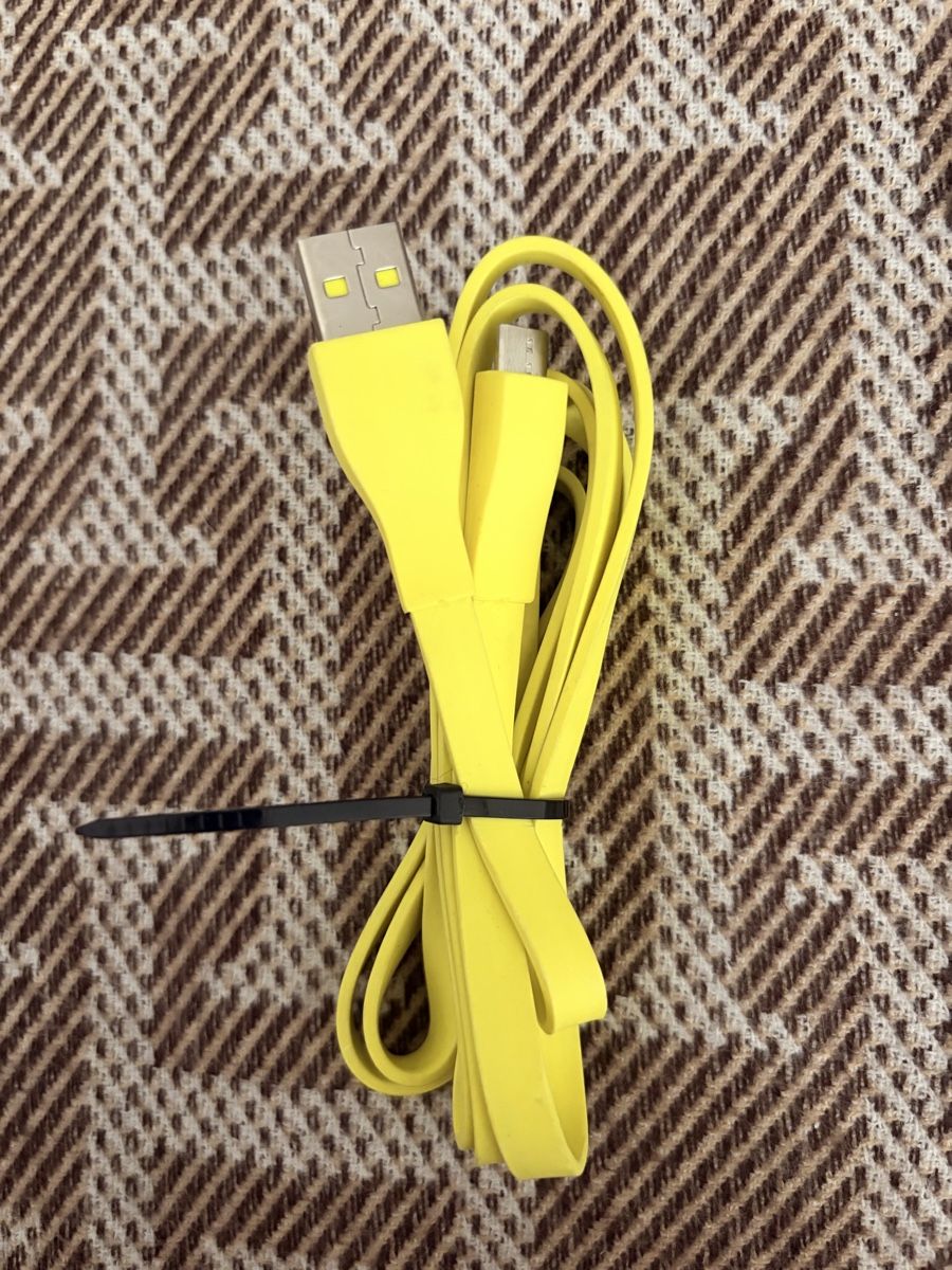 Kabel: Ladekabel USB auf Micro-USB gelb neuwertig – Gebraucht aus St.Gallen von rslalfs