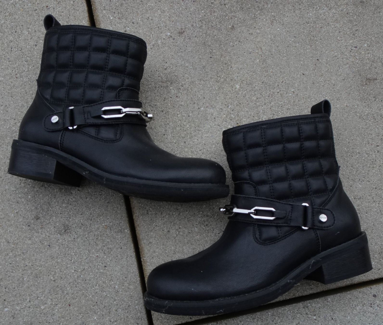 Scarpe da donna: Gaudi Stiefel Gr 39 schwarz Biker-Boot style – Usato da Winterthur venduto da blumeblau77