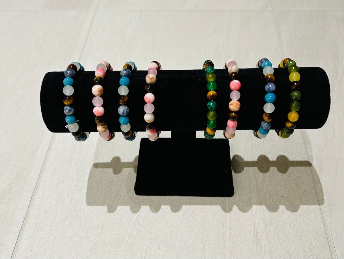 Bracciali & Braccialetti: Bunte Naturstein-Armbänder – elastisch, bequem – Nuovo e nell'imballaggio originale da Winterthur venduto da Box4Fun 1