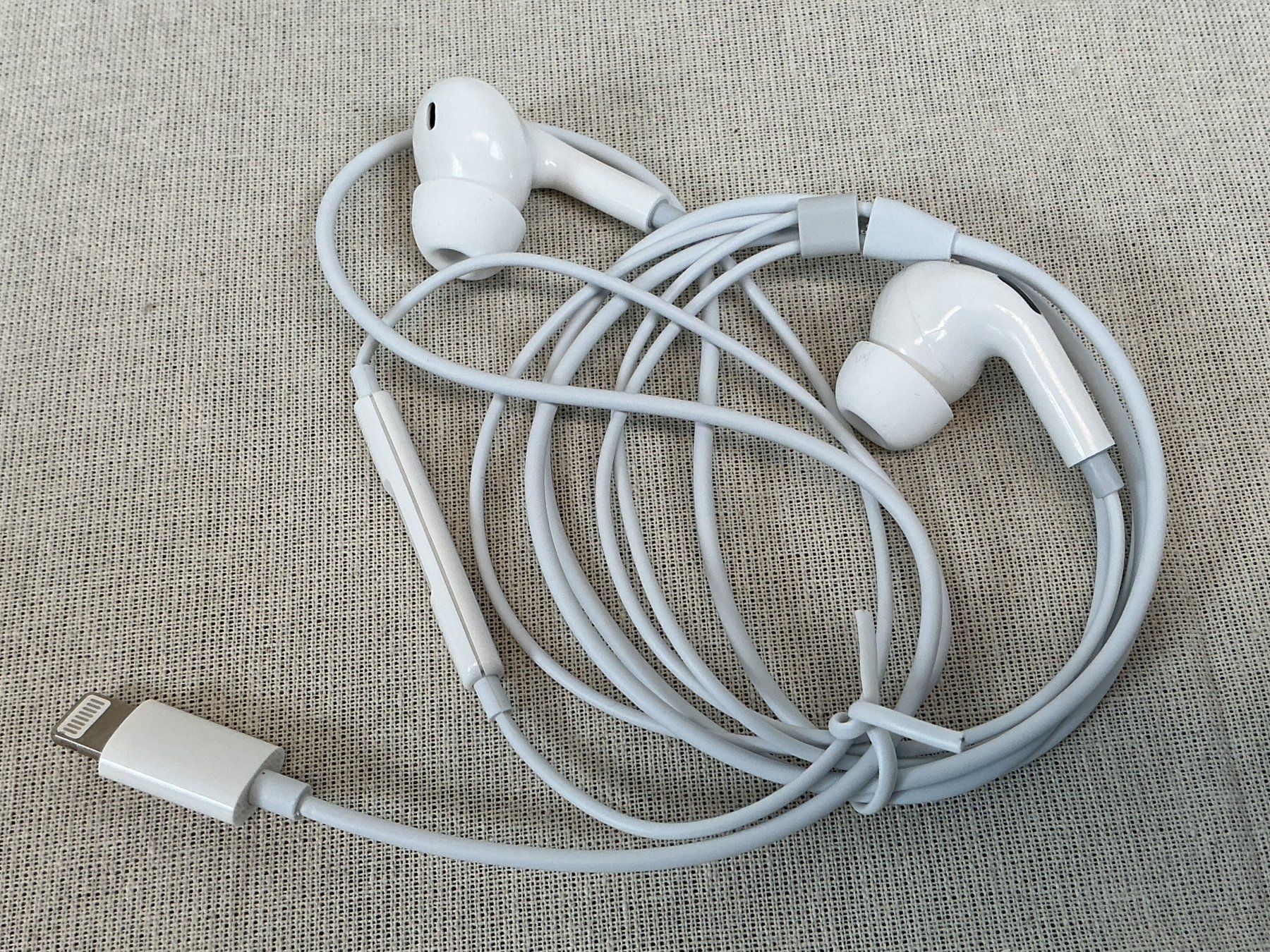 Cuffie: USAMS Kopfhörer / Lightning In-ear Earphone – Nuovo (secondo la descrizione) da Richterswil venduto da Restwert_Richterswil 2