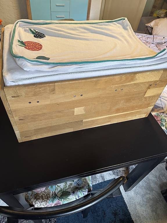 Fasciatoi & Accessori: Table à langer en bois avec matelas et linges – Usato da Bevaix venduto da mic_rdc7