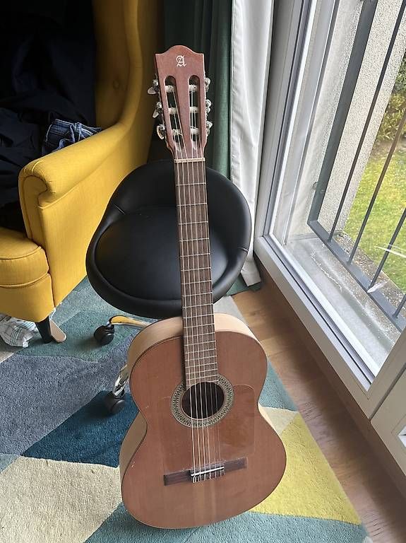 Strumenti musicali: Guitare acoustique Alhambra  – Usato da Morges venduto da aur_b9rz