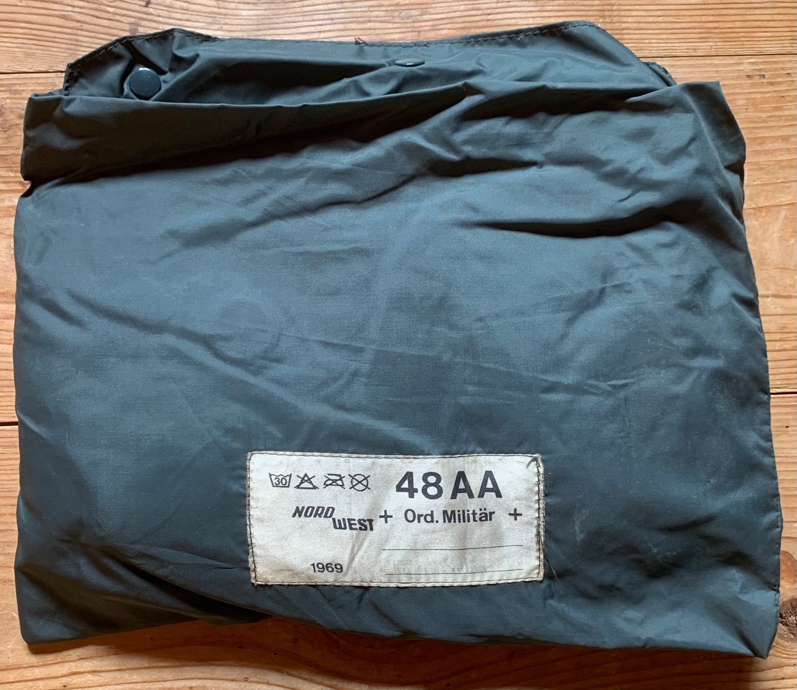 Schweizer Armee Cappotti: Ausgangs-Regenschutz der CH Armee Grösse 48AA – Usato da Goldingen venduto da Bergler012