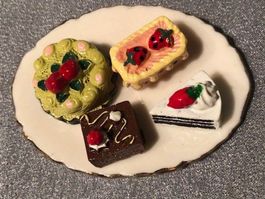 4 Stück verschied. schön verarbeitete Patisserie Sachen  Pst