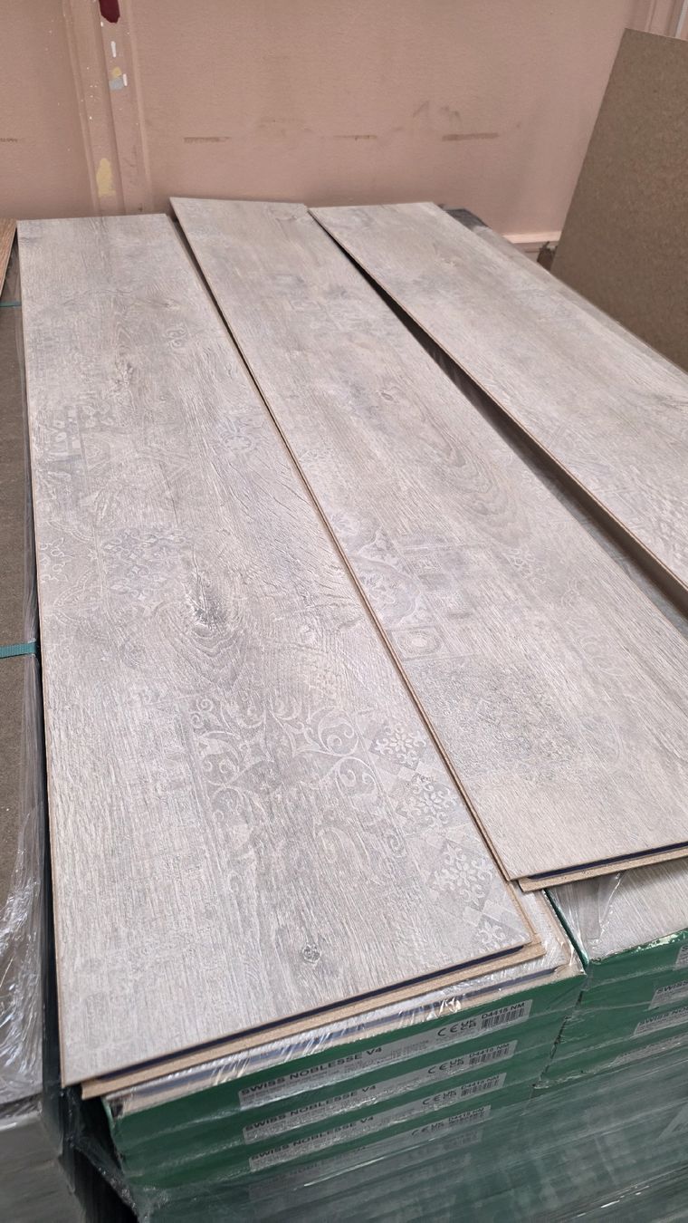 Articoli in legno: Laminat NEW Dekor 8 mm 5G klick – Nuovo e nell'imballaggio originale da Rothrist venduto da swiss-laminat