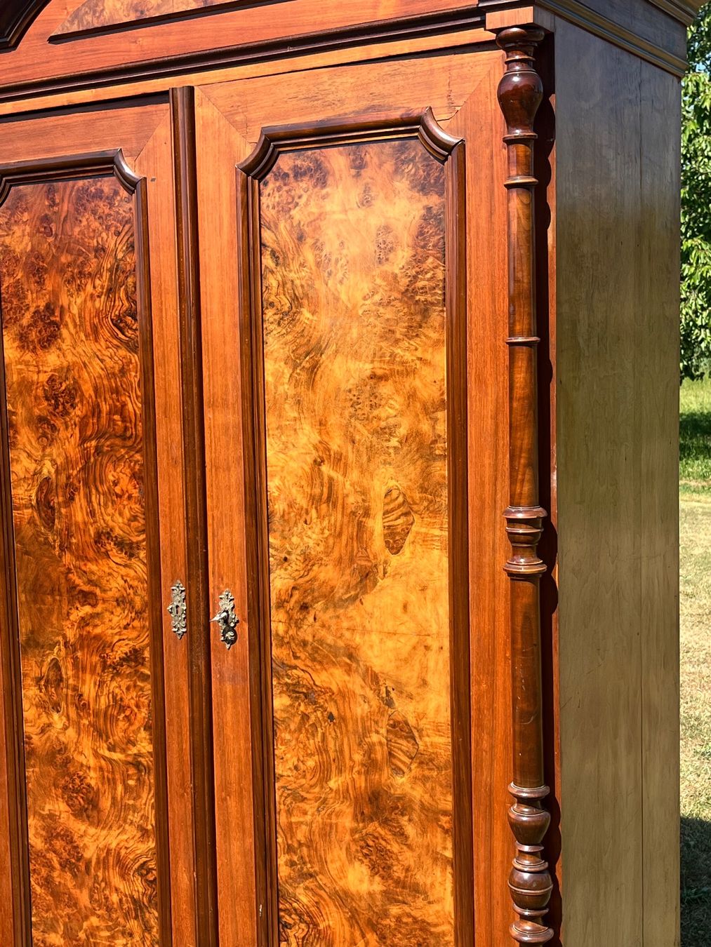 Armadi: Schrank 2 Türig Nussbaumholz – Usato da Allmendingen b. BE venduto da juair 3