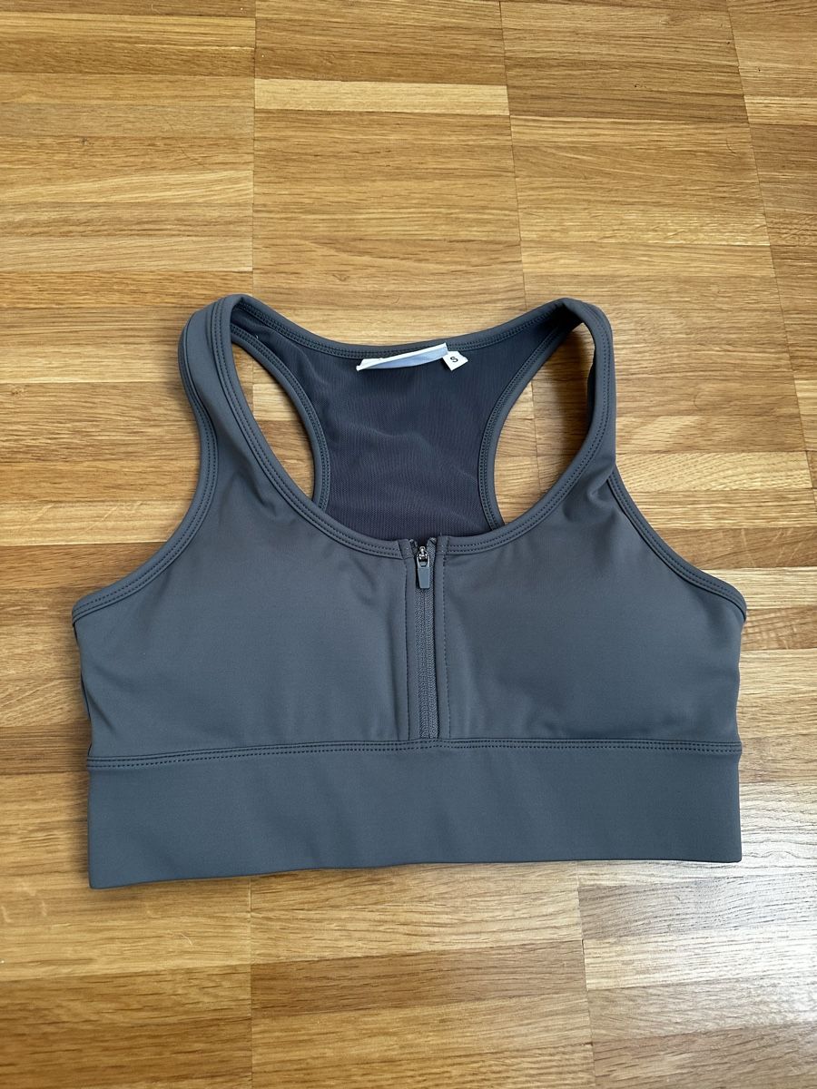 Top: Alpha Coutures Sport BH – Nuovo (secondo la descrizione) da Winterthur venduto da GloSte08