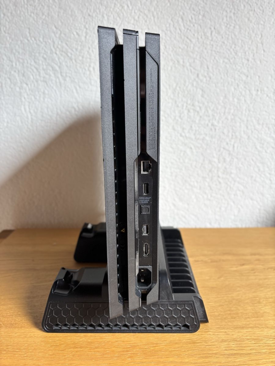 Sony Konsolen: PS4 Pro 1TB + weißer Controller + Ladestation + 7 Top-Spiele – Neu (gemäss Beschreibung) aus St. Gallen von eri_v7tg 3