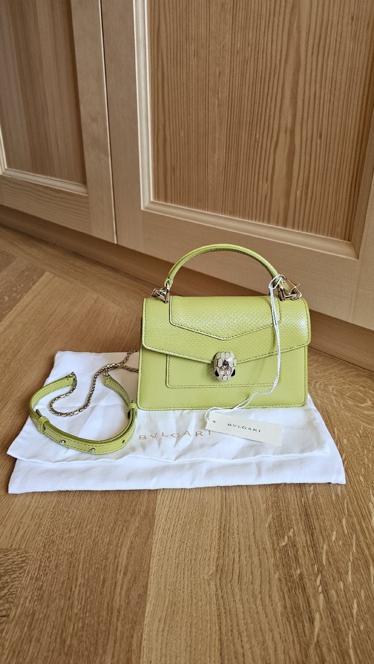 Bulgari Taschen für Damen: Bvlgari Serpenti Forever Small Top Handle Bag – Neu und originalverpackt aus Hünenberg von mar_vqb7