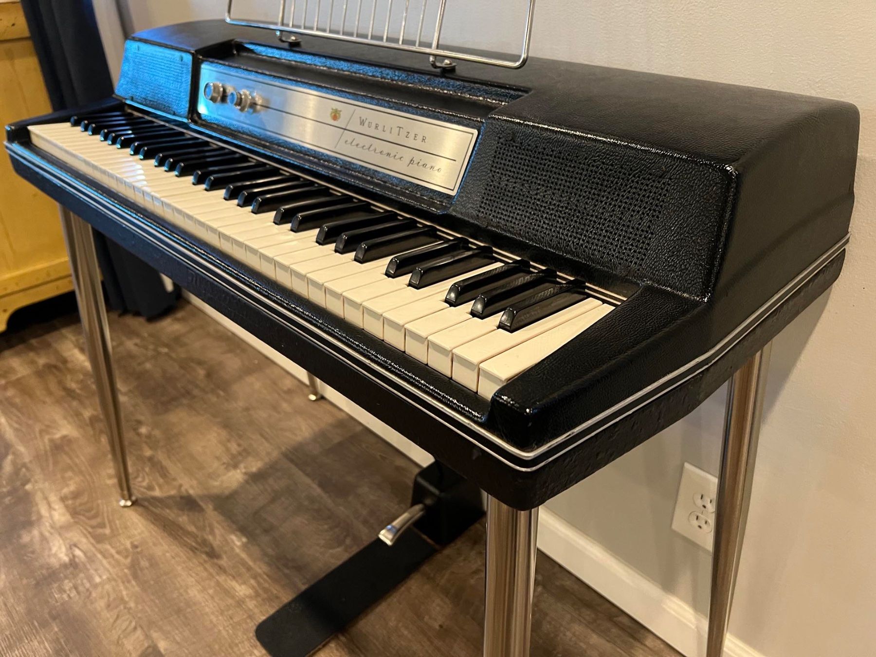 Wurlitzer Strumenti musicali: Wurlitzer 200a Piano – Usato da Bulle venduto da ClementVictor 3