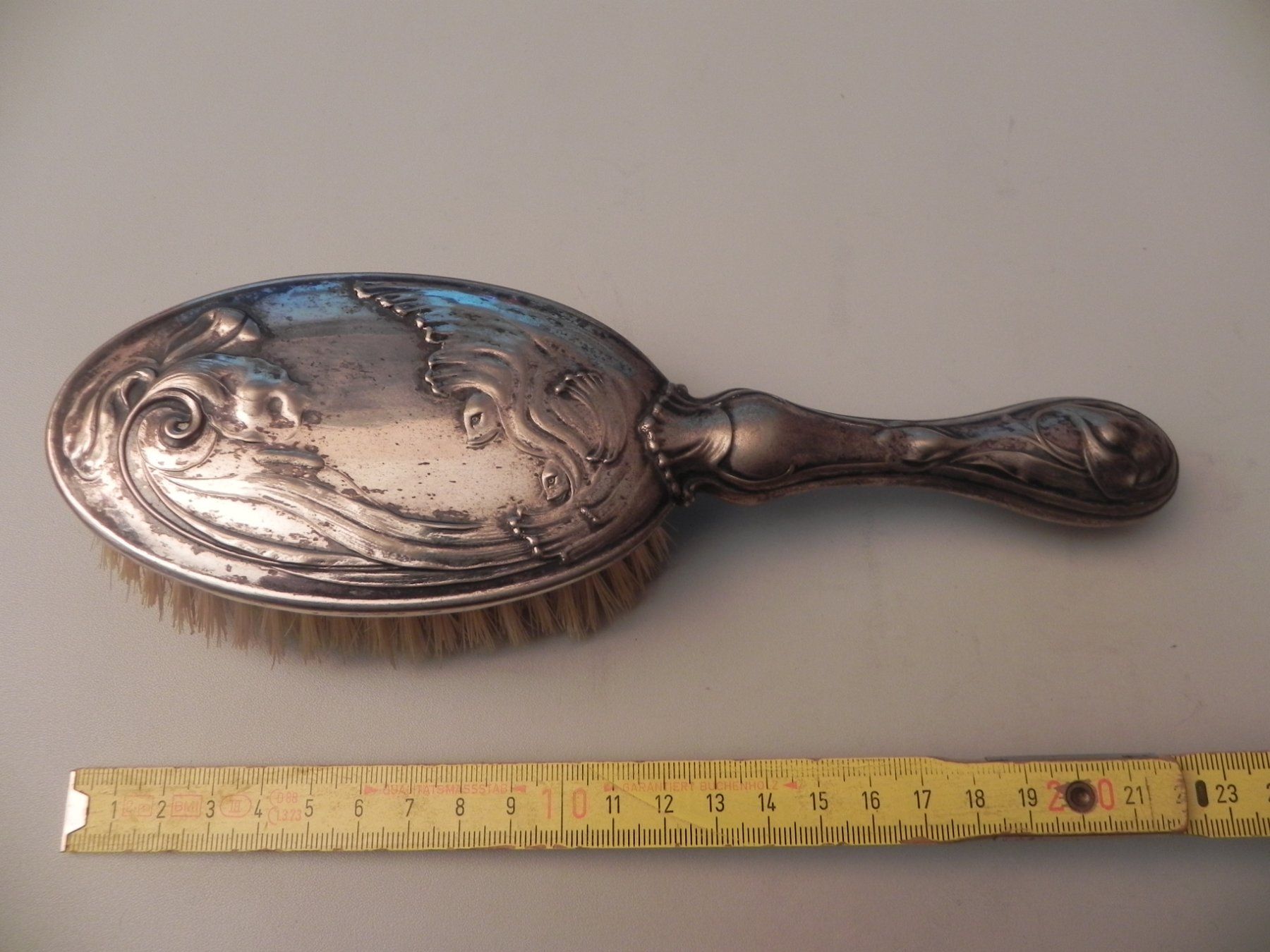 Altro per la cura dei capelli: Alte Haarbürste - Art Nouveau? Versilbert? – Usato da Minusio venduto da Lory64 9