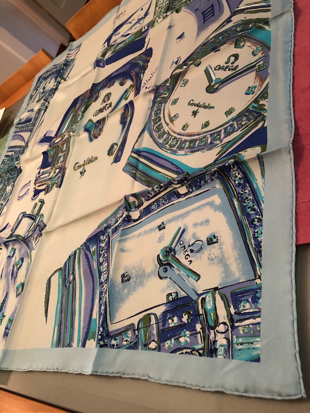 Foulard & Sciarpe: Seiden Foulard Omega – Nuovo e nell'imballaggio originale da Biel/Bienne venduto da winnertaco 8