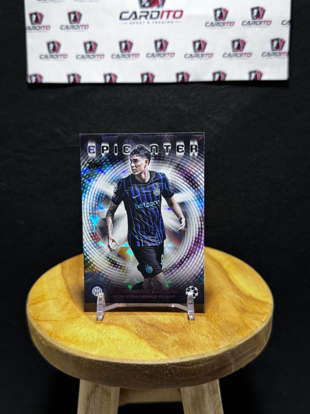 Topps Sammelbilder & Trading cards: 2025-26 Topps Flagship UCC Alessandro Bastoni "Epicenter" – Gebraucht aus Reconvilier von Cardito