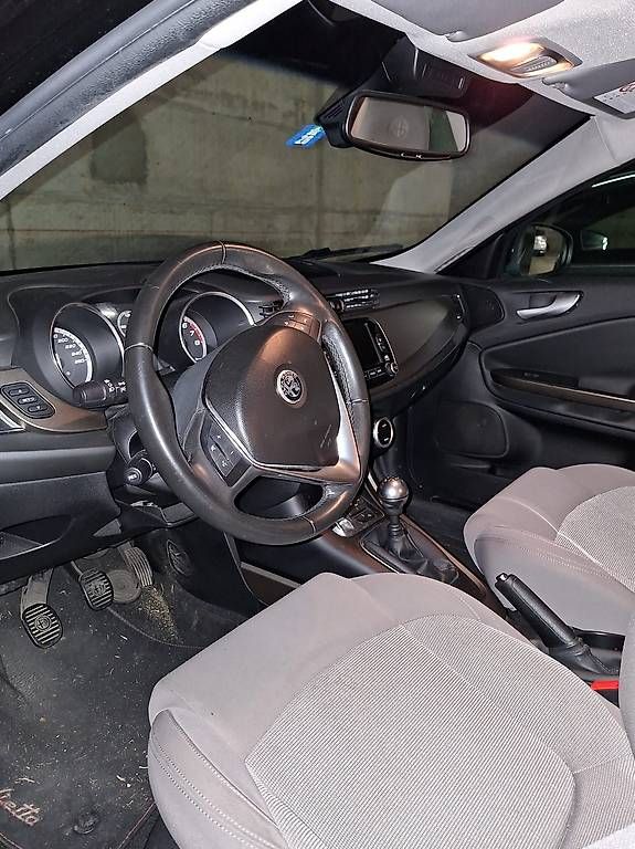 Alfa Romeo Automobili: Alfa Roméo Giulietta 1.4TB – Usato da Puidoux venduto da nic_tp92 3