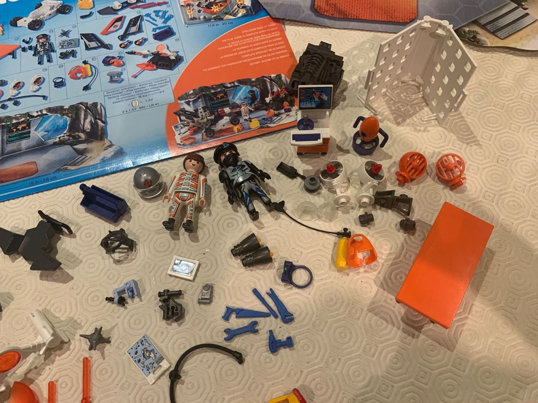 Playmobil Spielzeuge: Playmobil 9263 - Advent Calendar - Top Agents – Gebraucht aus Arbedo von nadia1973 3