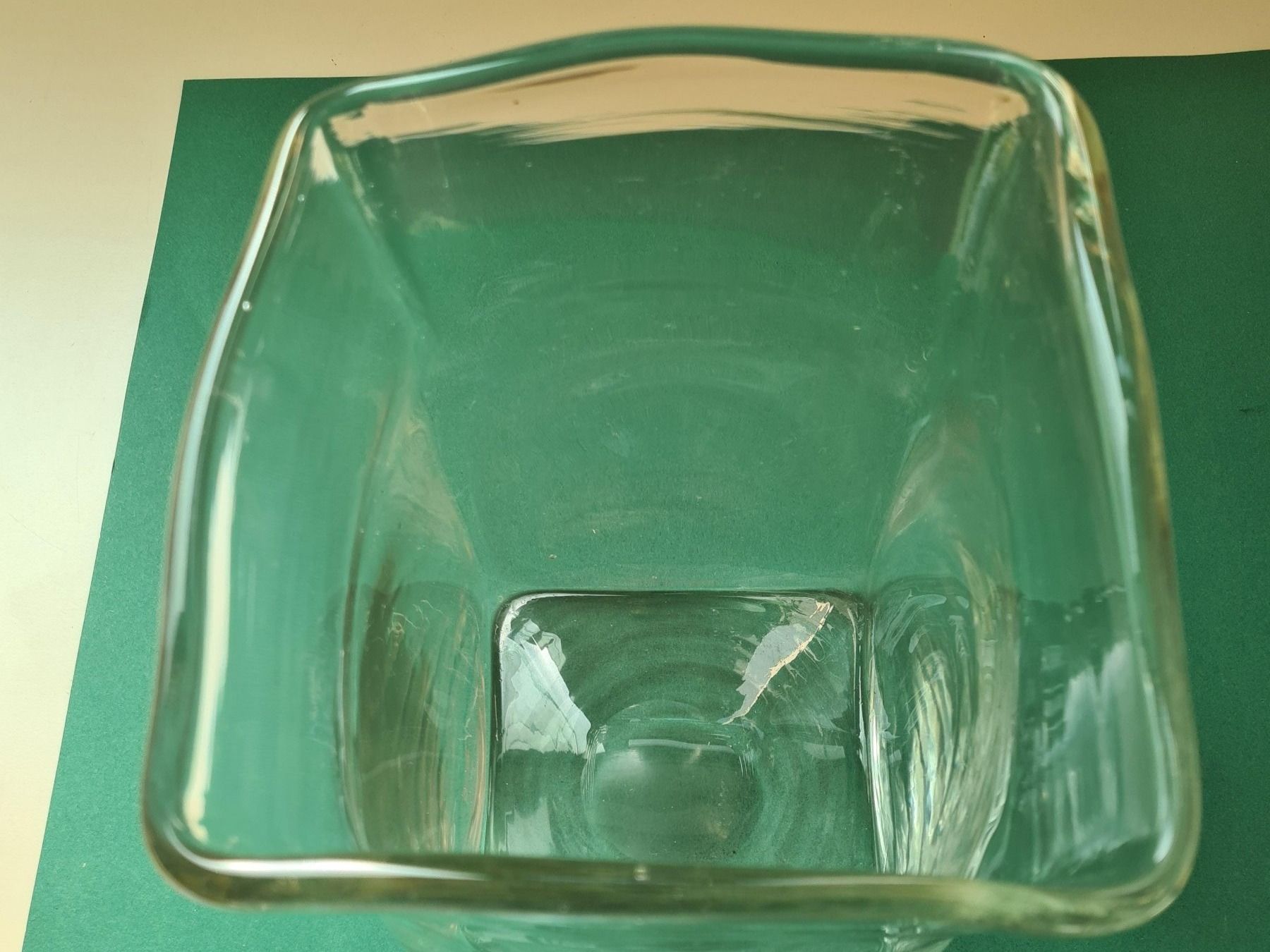 Vasi & Recipienti: Bodenvase aus Glas / Rand mit Wellenbewegung – Usato da Urdorf venduto da sumrum 1